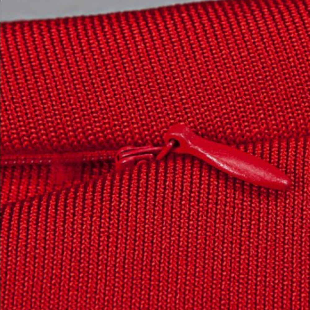 Red - Picture 4 of 6